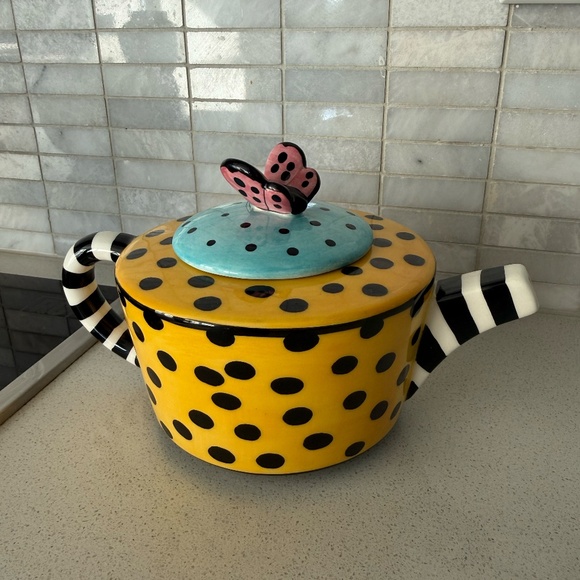 Cosmos Gifts Ceramic Lady Mug & Teapot Butterfly Lid – Tea for One – 7.25” Tall - Picture 9 of 9